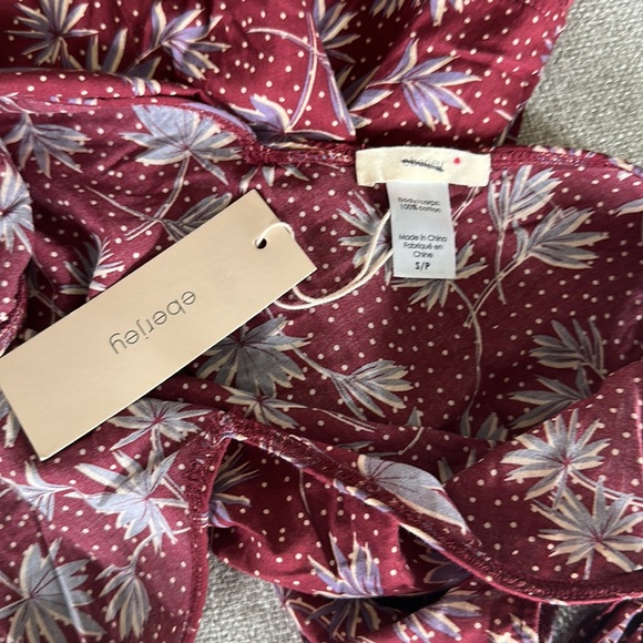 Cute summer tops size small or Bikini cover up - Picture 2 of 2